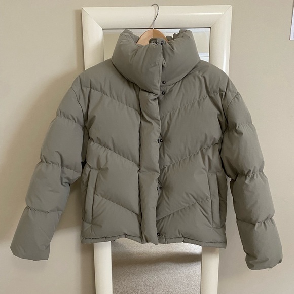 Aritzia The Cloud Puff Jacket - Picture 3 of 4